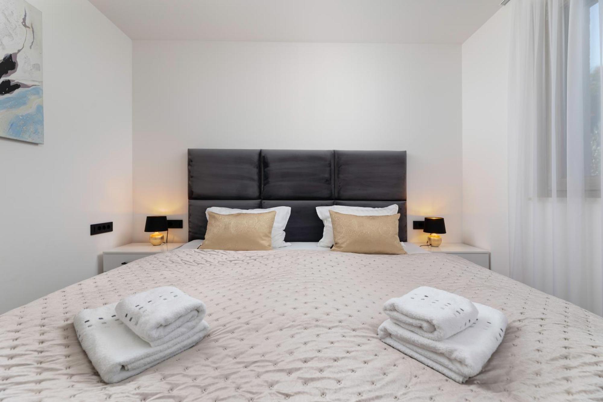 Villa Njivice Apartman Marina Екстер'єр фото